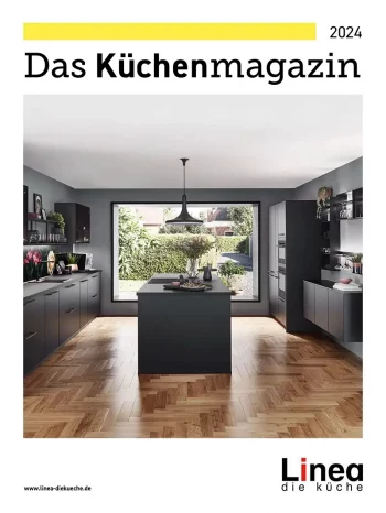 Küchenzeile mit durchgehender Arbeitsplatte.